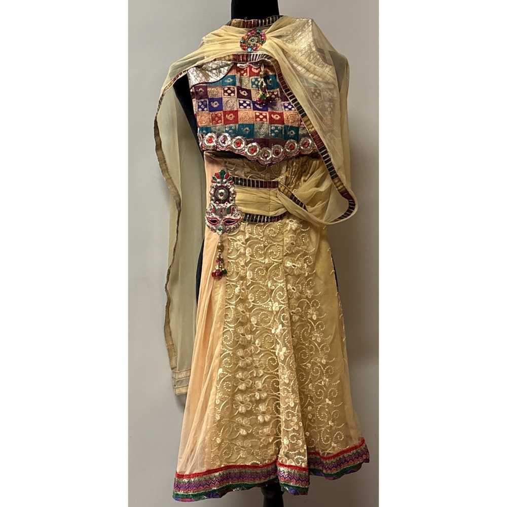 Elegant 2 Piece Thai Stlye Silver-Gray Embroidered Silk Costume Outfit Size 26